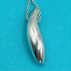Authentic Tiffany & Co. Frank Gerhy Fish necklace 925 Sterling Silver 16”